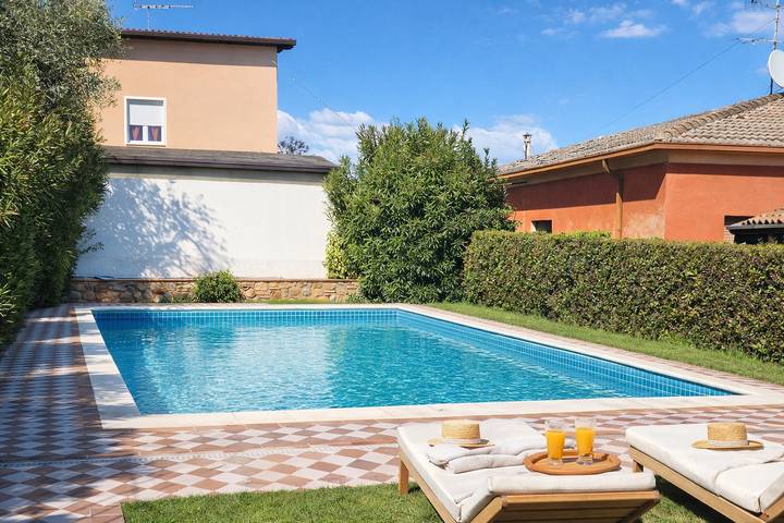 Gîte pour 3 personnes, avec vue sur le lac et vue ainsi que piscine et balcon à Lonato del Garda