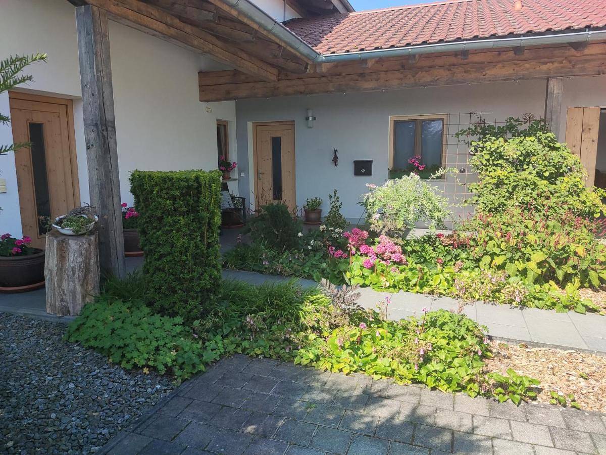 Ganze Wohnung, One-Bedroom Apartment in Bogen, Ostbayern