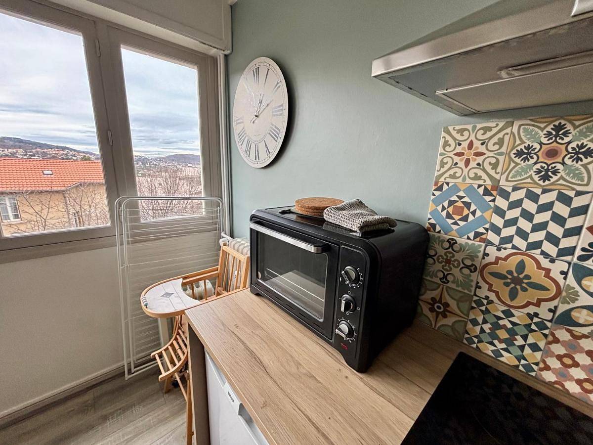 Appartement entier, Belle vue à 500m des thermes - climatisé in Royat, Parc naturel régional des Volcans d'Auvergne