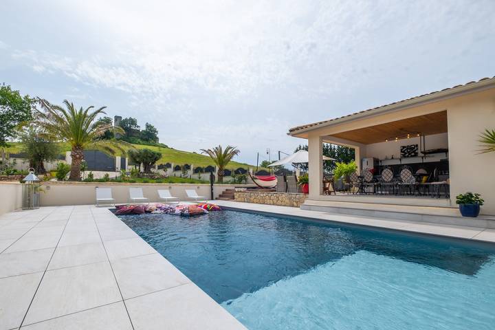 Maison de vacances pour 20 personnes, avec Balcon ainsi que Jacuzzi et Jardin dans Périgord Pourpre