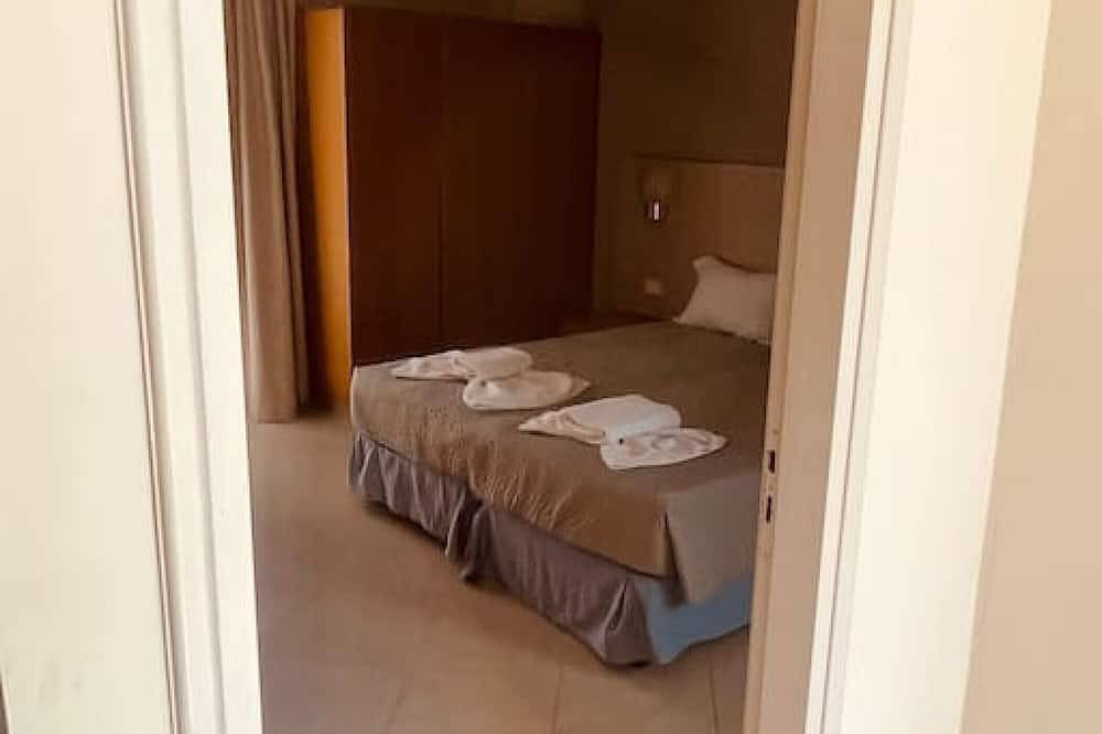 Nord Star Villa - 5meters to beach. Sleeps 7. in Platanias, Chania und Umgebung