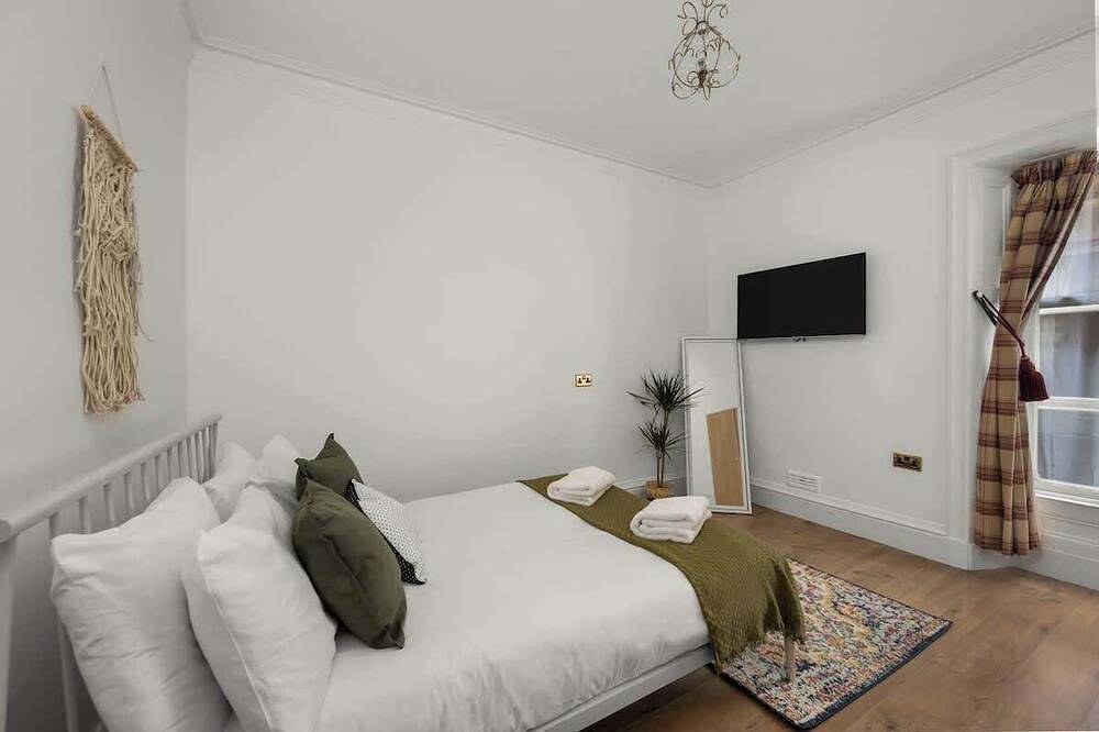 Gilmore House - 5 Bedroom Home With Hot Tub in Blairgowrie (Perthshire), Perthshire