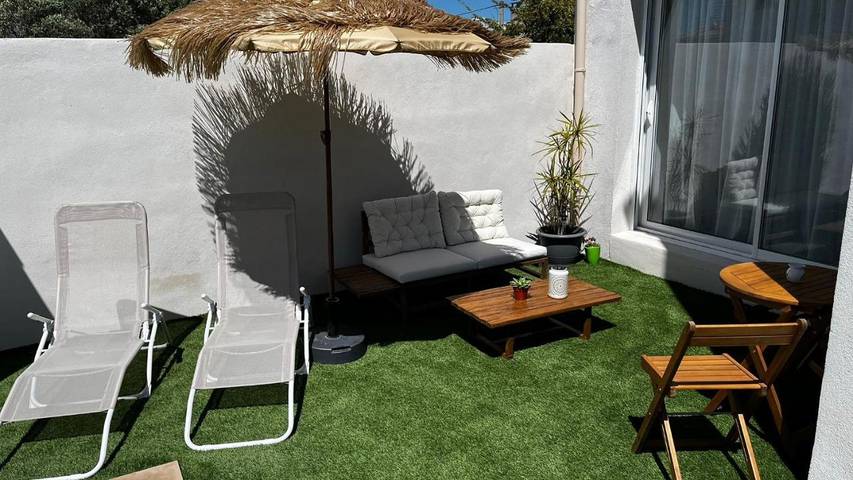 Gîte pour 2 personnes, avec vue et jardin ainsi que piscine et terrasse à Châteauneuf-les-Martigues - 2