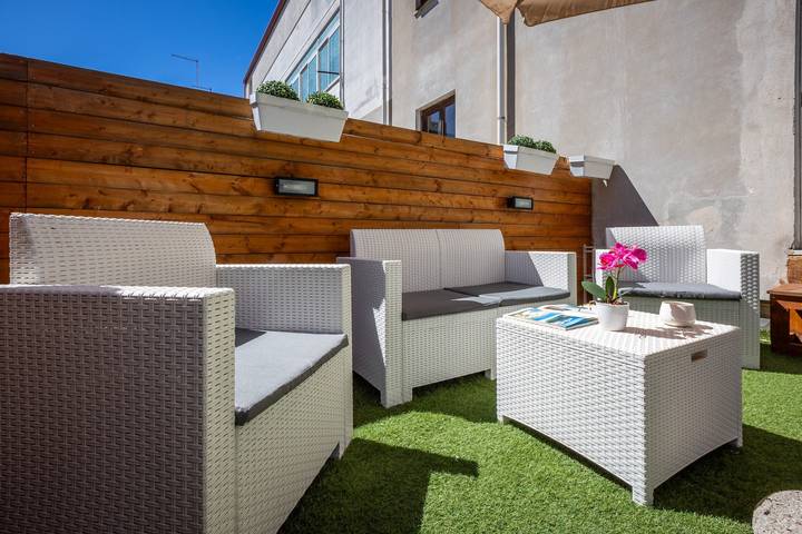 Entire apartment, Max Apartment Holiday Home in Quartu Sant'Elena with Terrace and Parking in Quartu Sant'Elena, Campidano