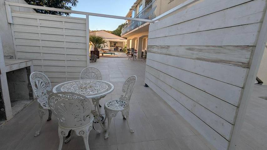 Location de vacances pour 2 personnes, avec piscine et terrasse à Lavérune - 2