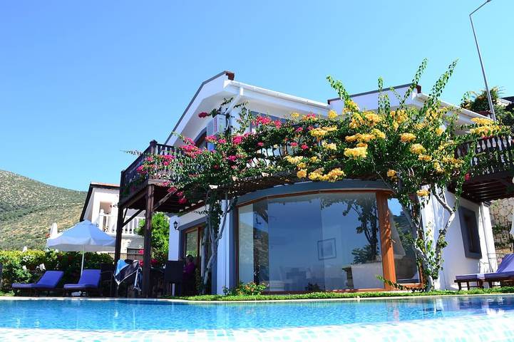 Villa für 4 Personen, mit Whirlpool und Balkon sowie Garten - 1