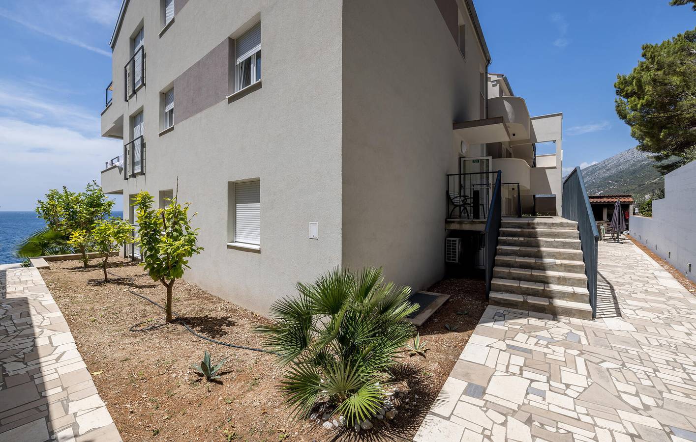 Ganze Ferienwohnung, Apartment mit Meerblick, Pool, Küche und WLAN – 100 m vom Strand entfernt in Potomje, Dubrovnik-Neretva