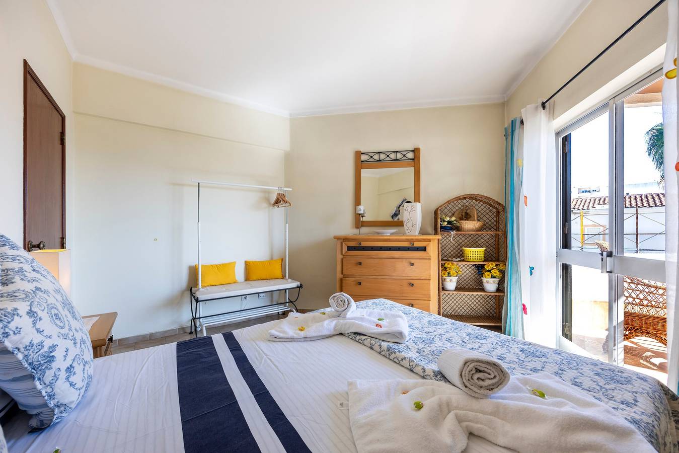 Apartamento entero, Apartamento 'Sunny Quarteira Escape - Algarve' con Jardín Compartido, Balcón y Wi-Fi in Quarteira, Distrito de Faro