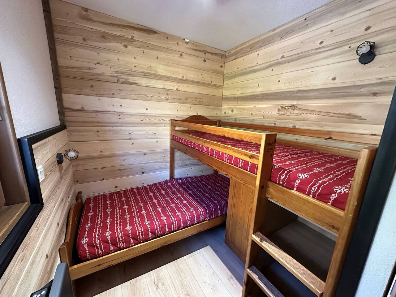 Ganze Wohnung, Geräumige Wohnung für 6 Pers. am Fuße der Pisten mit Balkon, Wlan, Parkplatz in Lanslebourg-Mont-Cenis, Region Saint-Jean-de-Maurienne
