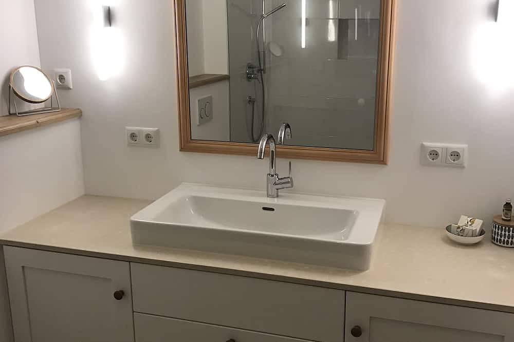 Ganze Wohnung, Hof Kaltenbrunn - modernes Apartmen im Grünen in Aying, Oberbayern