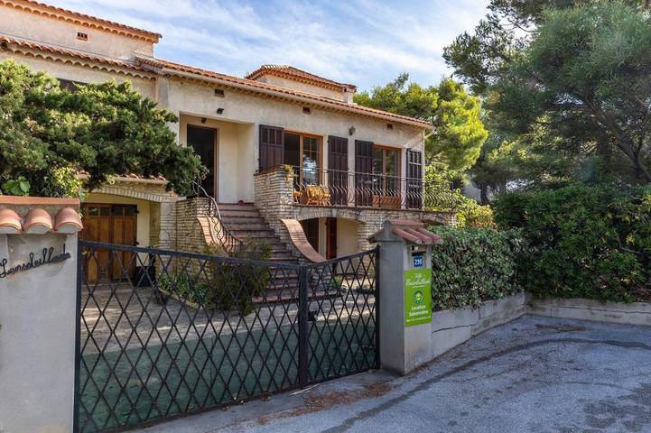 Gîte pour 8 personnes, avec jardin et vue, animaux acceptés