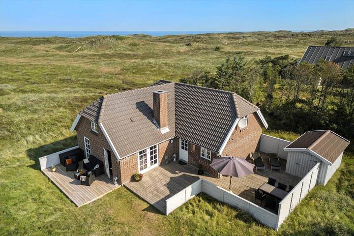 Ferieudlejning for 6 personer, med terrasse og jacuzzi, husdyr tilladt i Vorupør