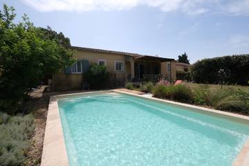 Gîte pour 4 personnes, avec jardin à Mouriès