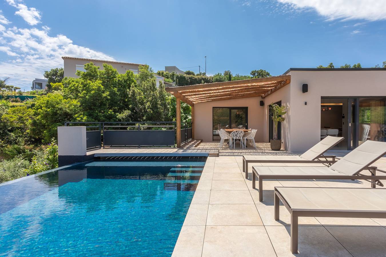 Villa « Belenos Piscine Vue Mer » avec vue sur la mer, Wi-Fi et climatisation in Roquebrune-sur-Argens, Côte méditerranéenne (France)