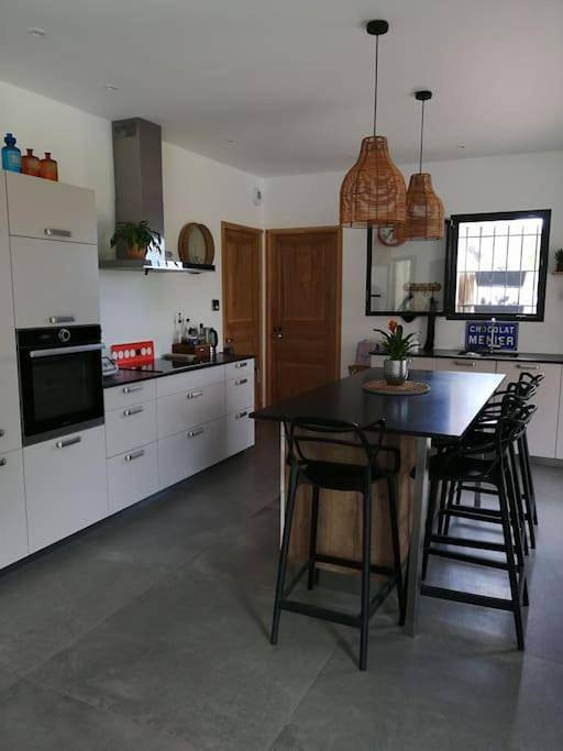 Location de vacances pour 6 personnes, avec Terrasse et Jardin ainsi que Piscine et Vue à Cucuron - 2