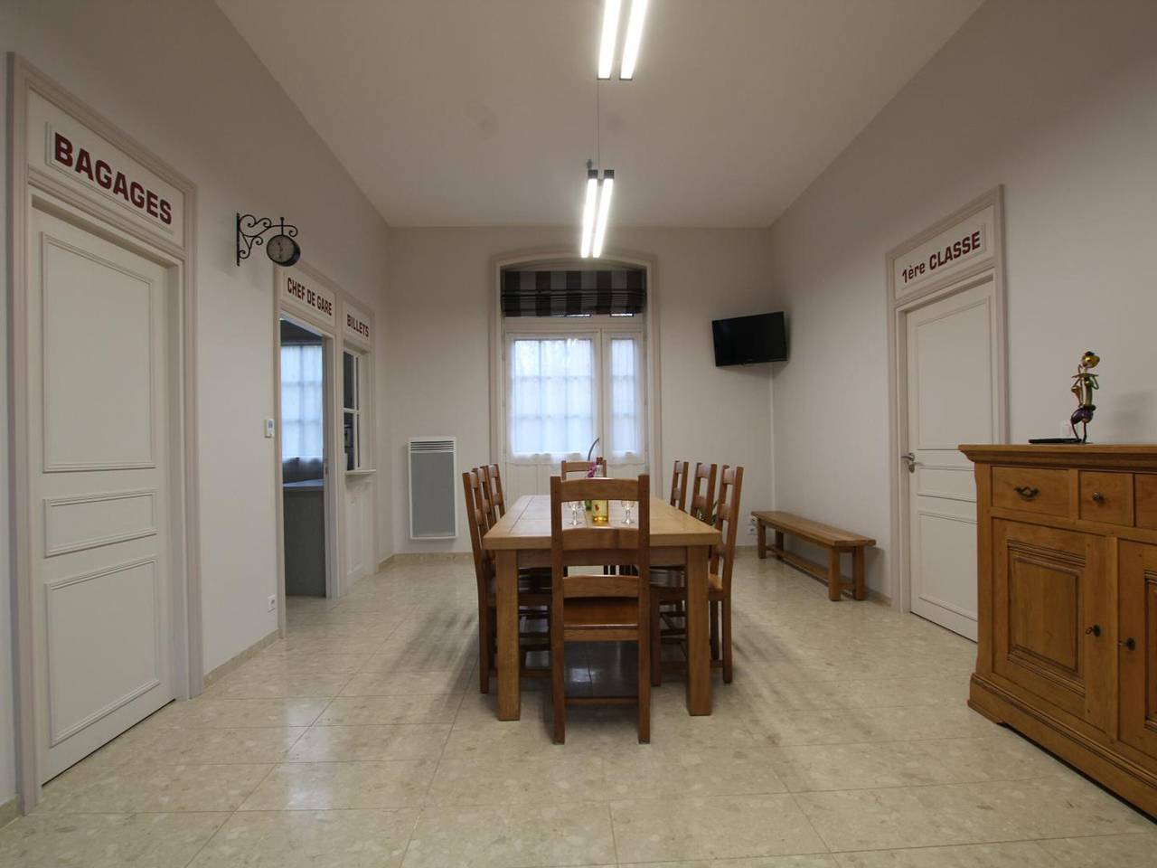 Maison de charme rénovée, près de la Voie Verte en Normandie, animaux admis, parking in Saint-Cyr-du-Bailleul, Parc naturel régional Normandie-Maine