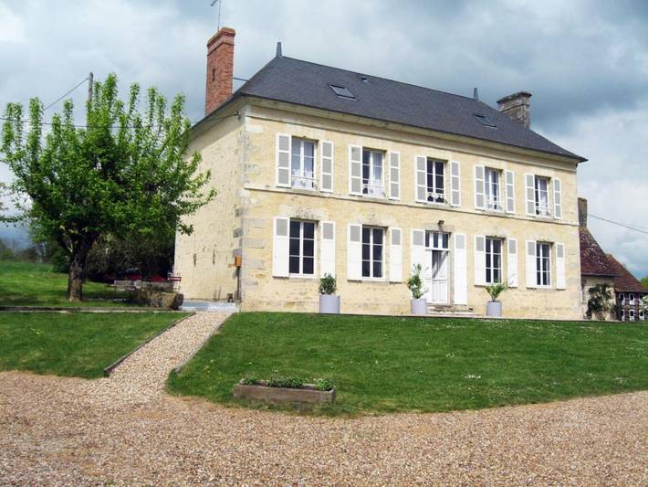 Gîte pour 10 personnes, avec Terrasse ainsi que Jardin et Piscine