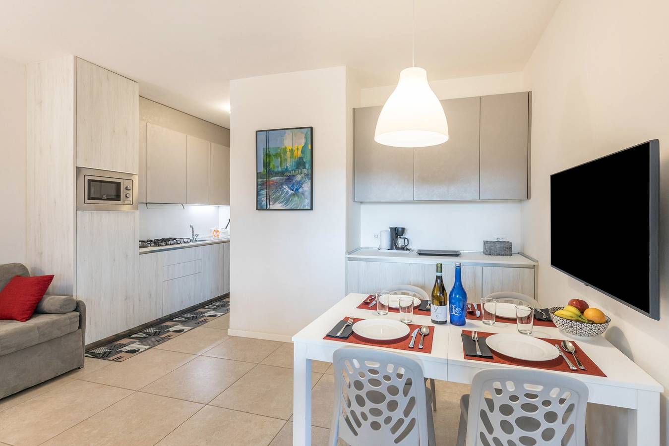 Geheel appartement, Vakantieappartement "Casa Punta Grò" met gedeeld zwembad, terras en wifi in Sirmione, Garda Bergen