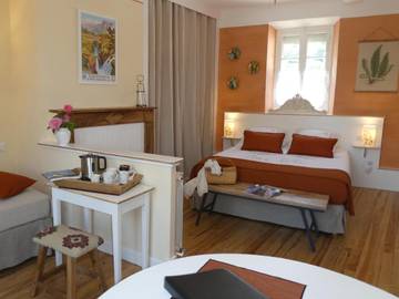 Chambre d’hôte pour 3 personnes, avec vue et terrasse à Sazos