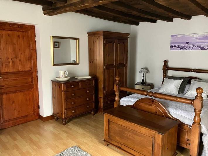 Chambre d’hôte pour 4 personnes, avec Terrasse et Jardin ainsi que Piscine et Vue à Saint-Privat-des-Prés
