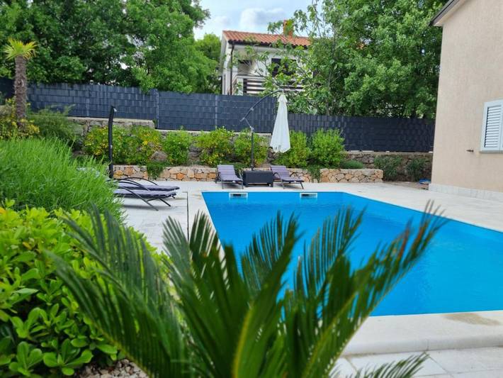 Chalet para 8 personas, con vistas además de jardín y piscina - 1
