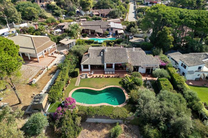 Villa Pounamu: splendid villa with pool facing the sea in Torre delle Stelle, Maracalagonis