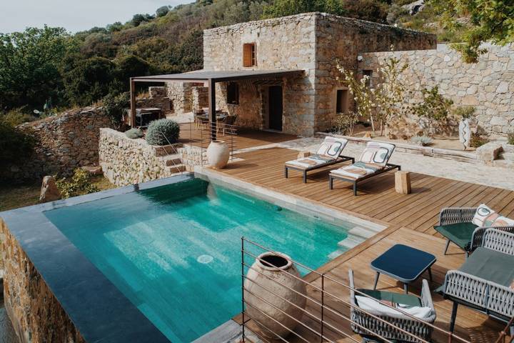 Gîte pour 2 personnes, avec Terrasse ainsi que Jardin et Piscine dans Haute-Corse