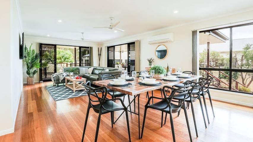 Holiday home for 12 people, with balcony in Agnes Water