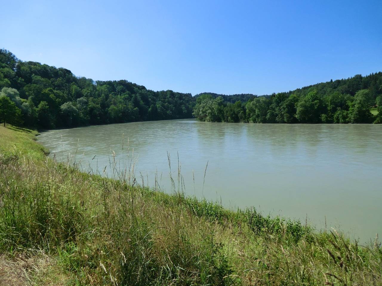 Ganze Ferienwohnung, Urlaub am Inn - Ferienwohnung mit großem Wohnbereich und Schlafzimmer und Sauna in Wasserburg am Inn, Landkreis Rosenheim
