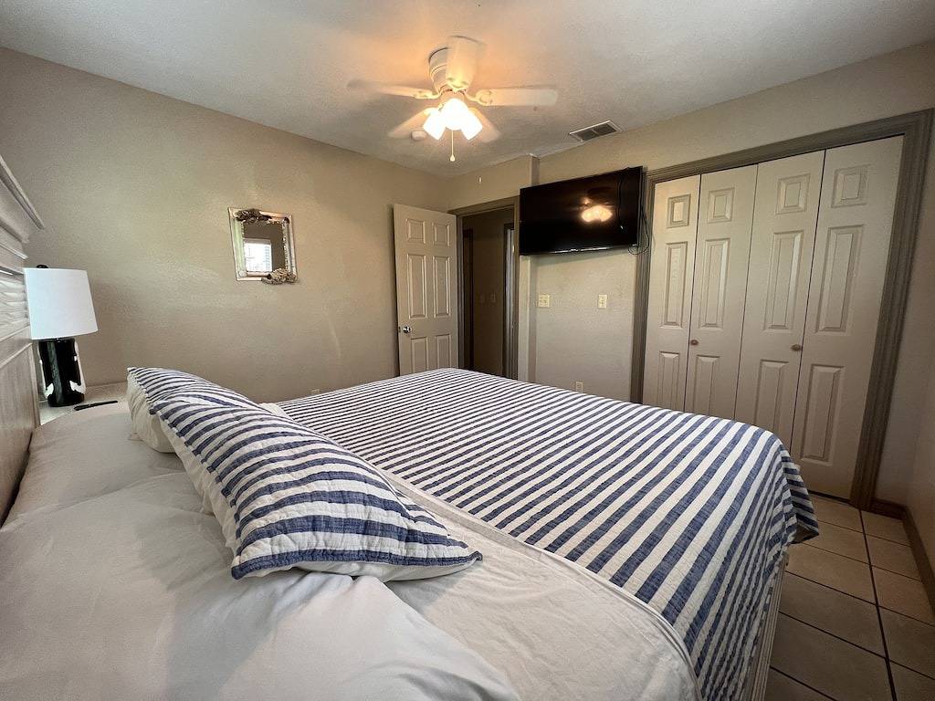 Sandbar Bungalow-2 bedroom- Central Location, Near the Beach, & Dog Friendly! in Port Aransas, Mustang Island