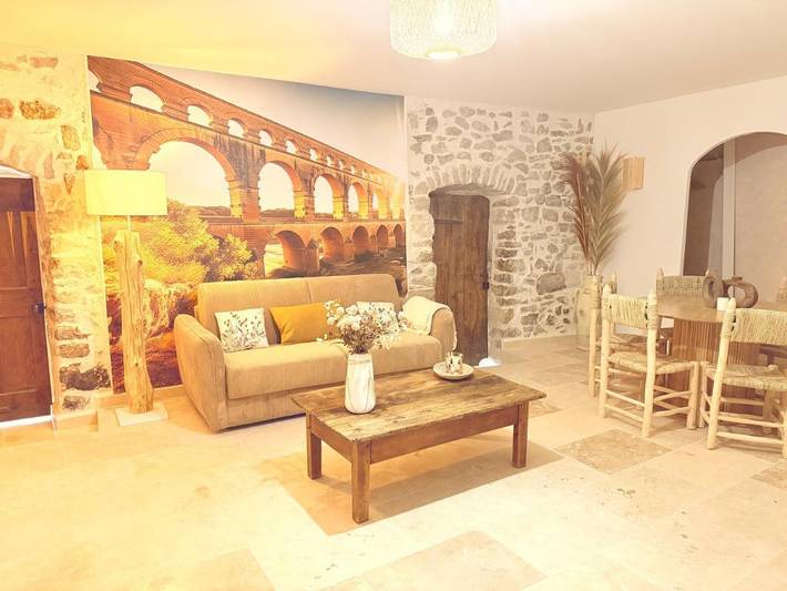 Location de vacances pour 6 personnes, avec terrasse ainsi que jardin et jacuzzi à Cassagnoles