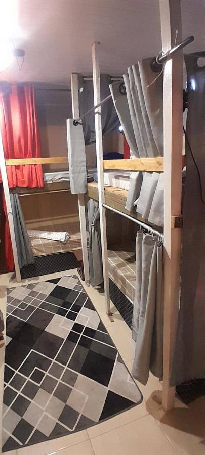 Casas e apartamentos de temporada para 3 pessoas, com vista e terraço e ainda piscina, com animais de estimação em Maricá