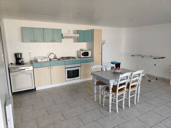 Gîte pour 2 personnes, avec piscine ainsi que terrasse et jardin