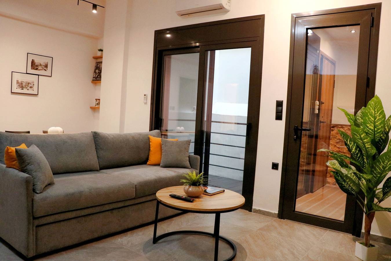 Apartamento inteiro, No 2 - Theo Apartment two bedrooms ground floor in Seção central de Atenas, Atenas