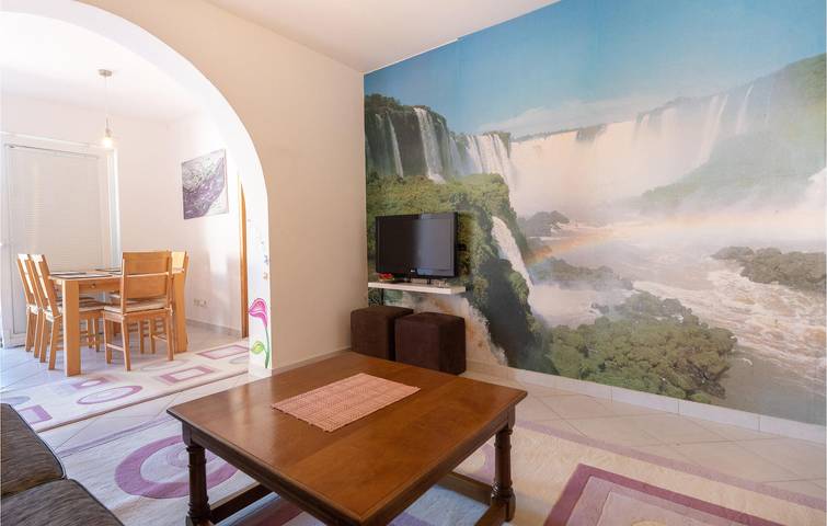 Ganze Ferienwohnung, Gemütliche Wohnung mit Terrasse, WLAN und Parkplatz, 1,5 km vom Strand entfernt in Klek, Dubrovnik-Neretva