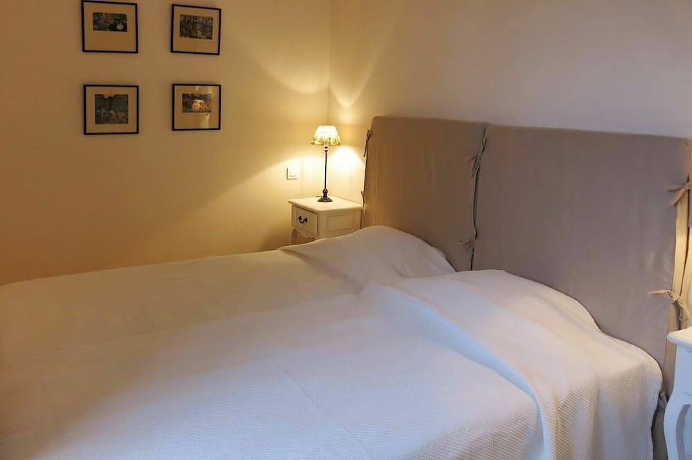 Schönes alleinstehendes Ferienhaus mit  W-Lan, privatem Pool, Tv, Innenhof und Haustiere erlaubt in Maussane-les-Alpilles, Arles und Umgebung