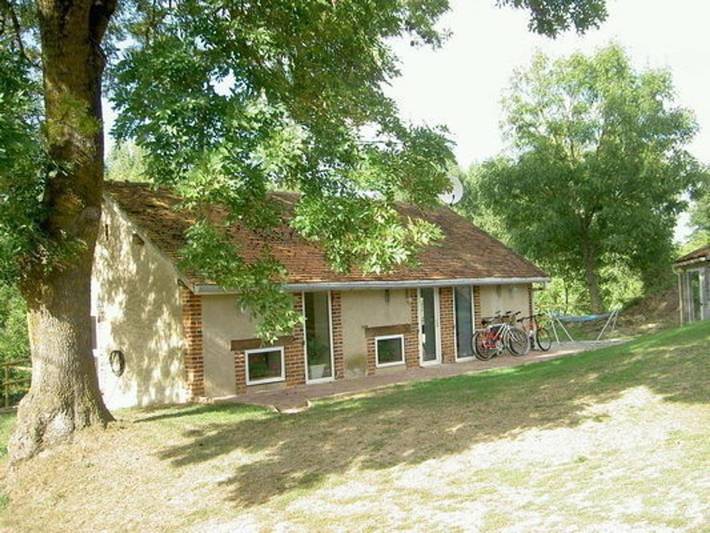 Gîte pour 3 personnes, avec jardin et terrasse dans Châtel-de-Neuvre