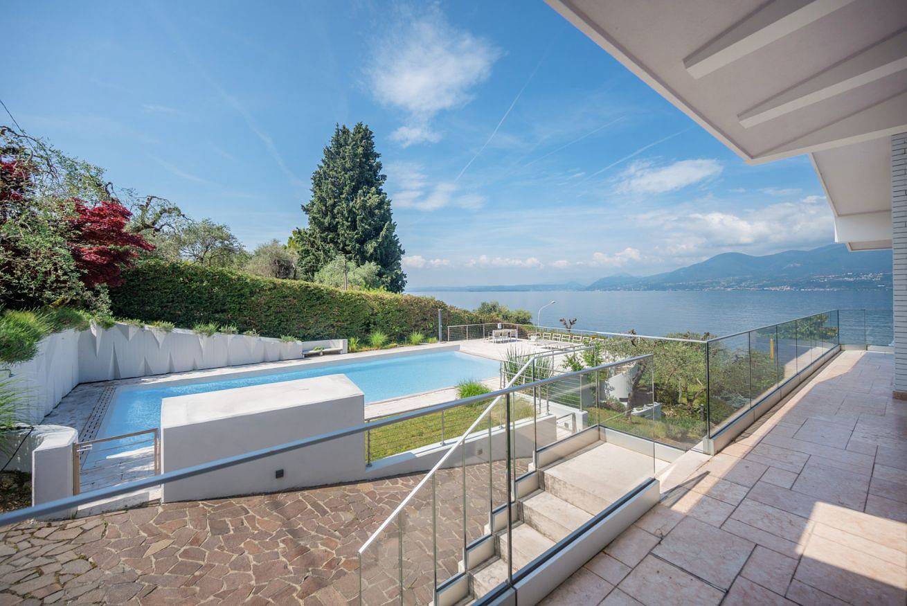 Villa Lorena Carbona in Torri del Benaco, Gardasee-Berge