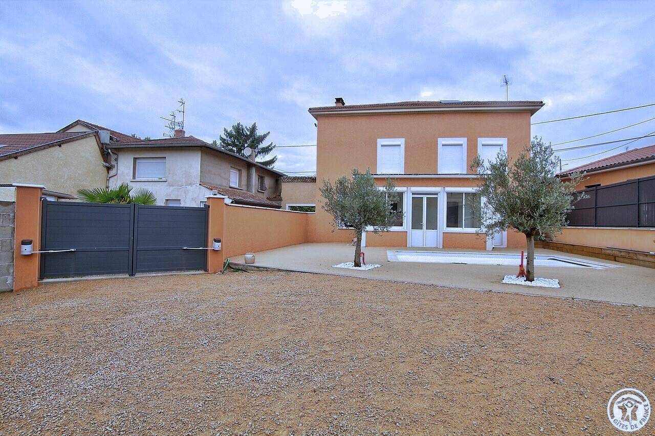 Très Vous et Nous in Trévoux, Ain