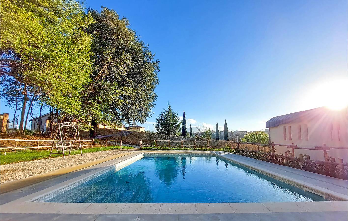 Hel ferielejlighed, Ferielejlighed for 4 personer med pool in Scacciapensieri, Siena