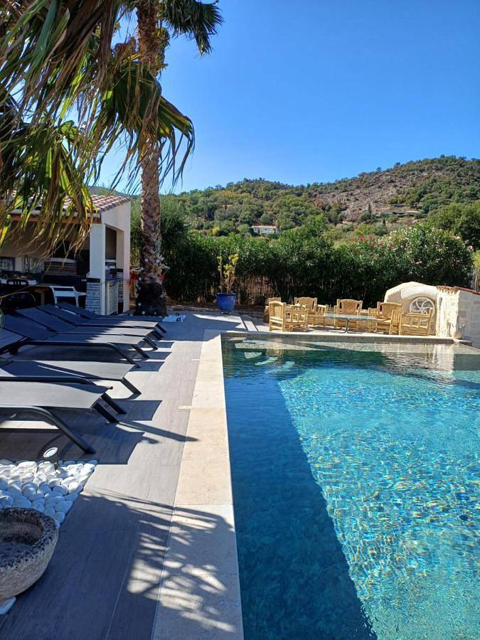 Chambre d’hôte pour 2 personnes, avec Terrasse et Jardin ainsi que Piscine et Vue à Le Plan-de-la-Tour