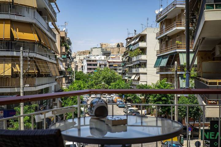 Ganze Wohnung, Ferienwohnung für 7 Personen mit Terrasse in Zentral-Athen, Athen