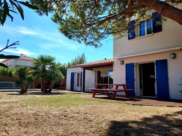Villa voor 8 personen, with Terras and Tuin as well as Zwembad and Uitzicht in Saint-Georges-de-Didonne