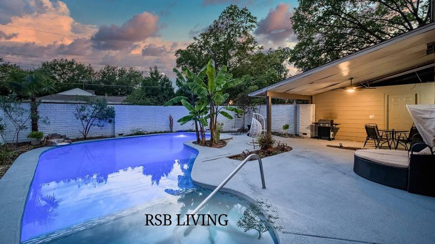 Vacation house for 16 people, with pool and yard, kid friendly in Texas