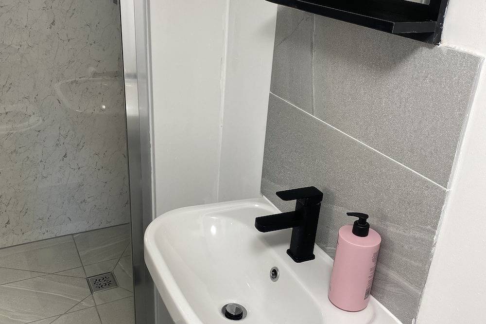 Modern Cosy Room Close to city centre Free Parking in Manchester, Greater Manchester