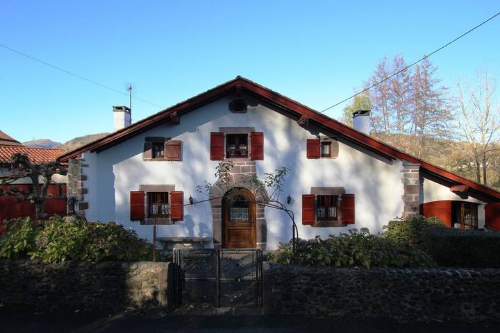 Gîte pour 4 personnes, avec Terrasse et Jardin