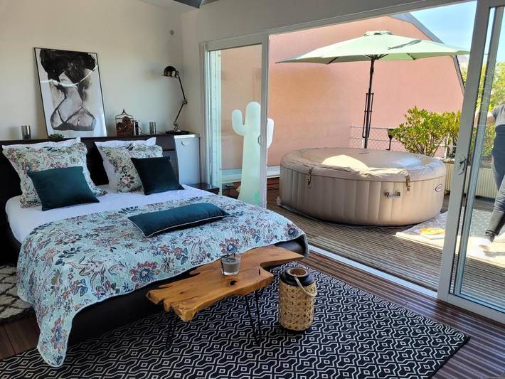 Location de vacances pour 6 personnes, avec Balcon et Jacuzzi ainsi que Terrasse et Vue à Donville-les-Bains