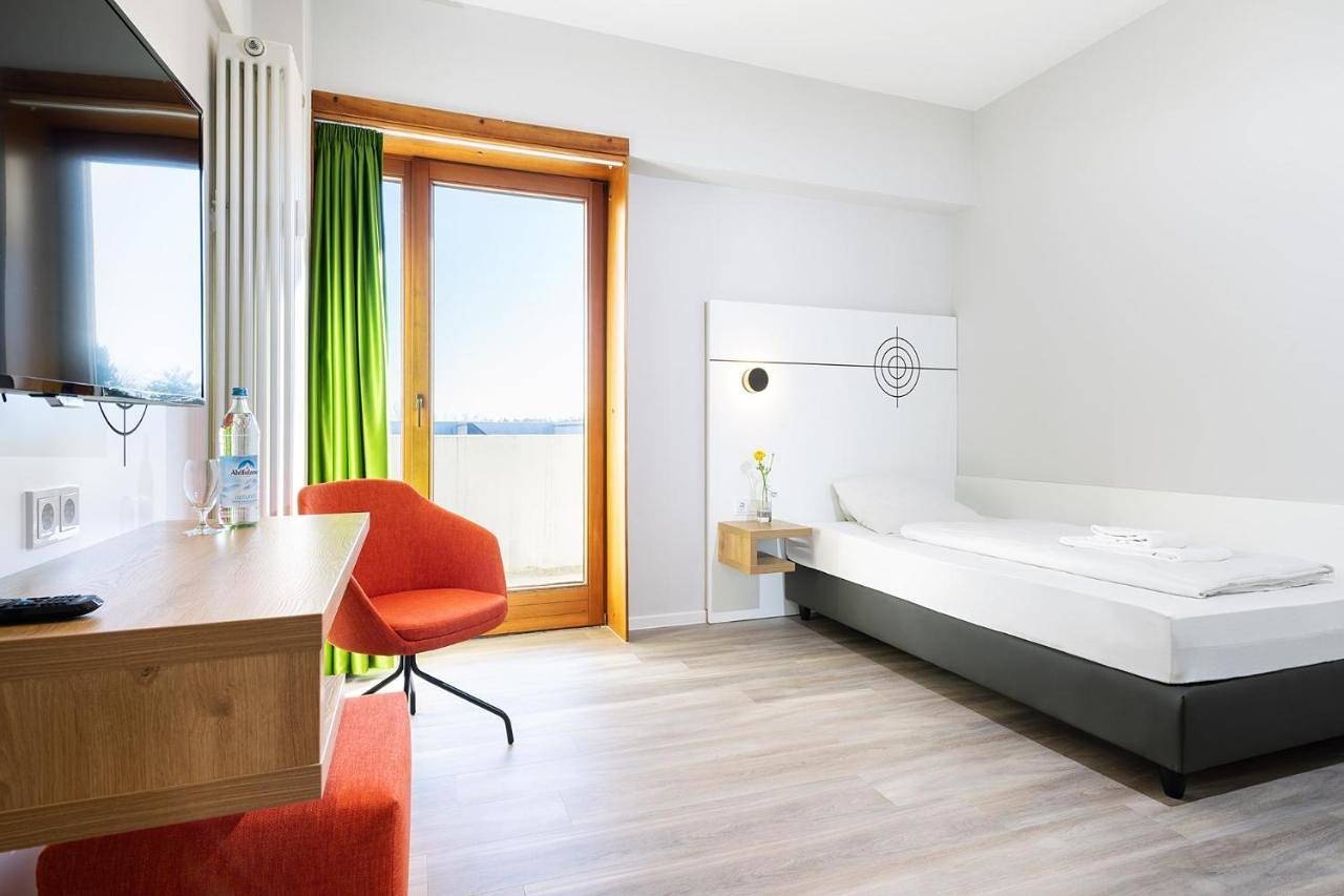 Hotel Olympia Schießanlage in Garching, Oberbayern