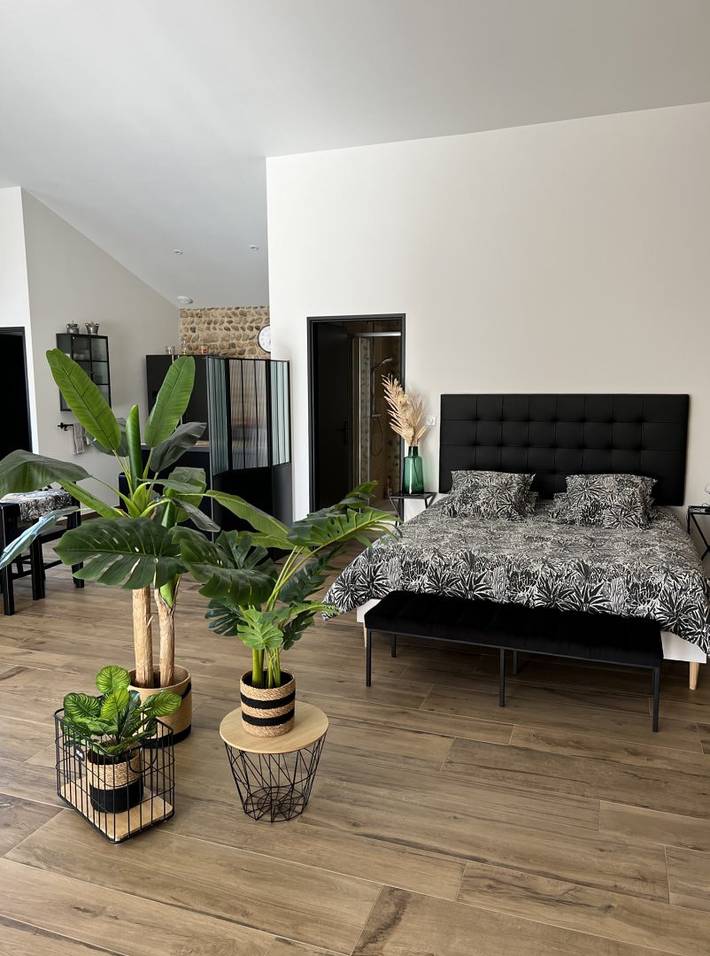 Gîte pour 3 personnes, avec terrasse ainsi que piscine et jardin à Malissard