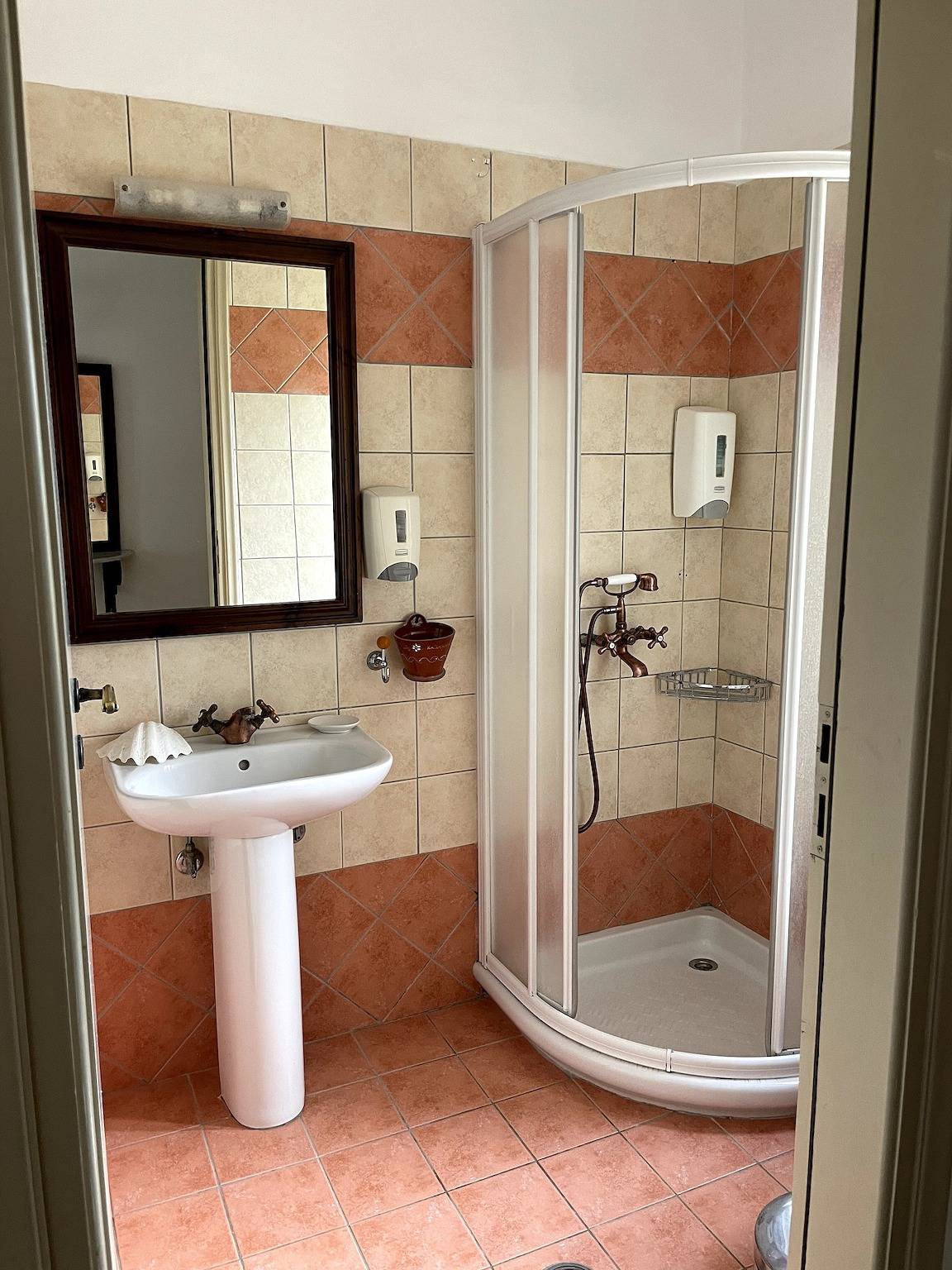 Appartement entier, Maison de vacances 'Kythiris Studios - Bungalow 3' avec vue sur la mer, Wi-Fi et climatisation in Cythère